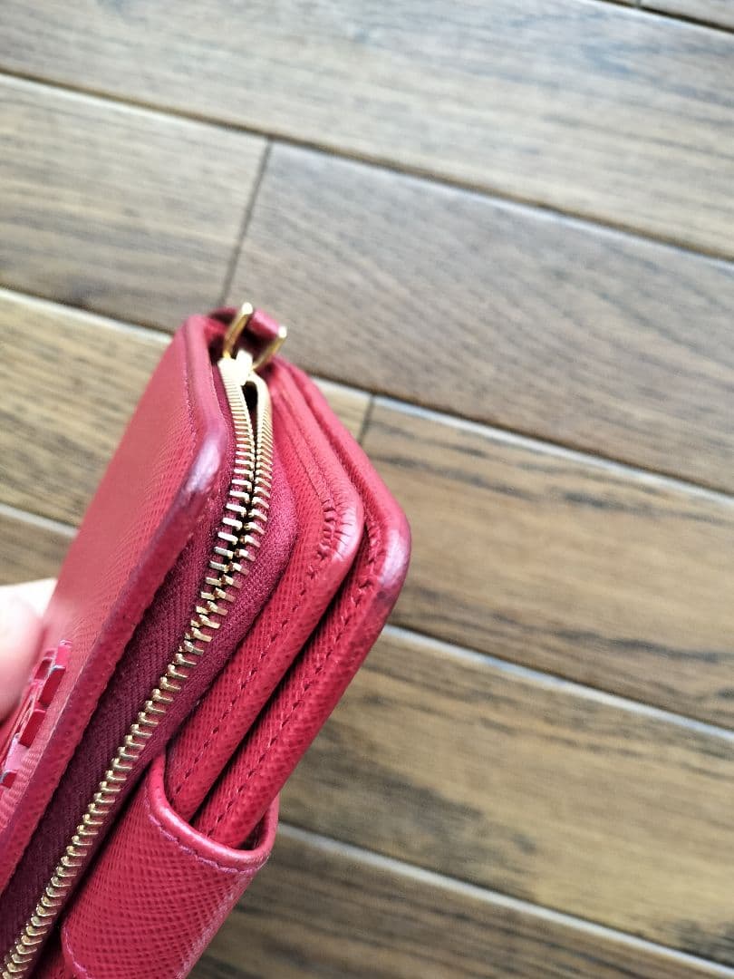 PRADA サフィアーノレザー 二つ折り財布 赤