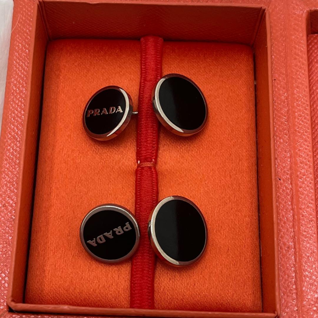 美品✨PRADA カフス カフリンクス プラダ箱付き　ロゴ ビジネス