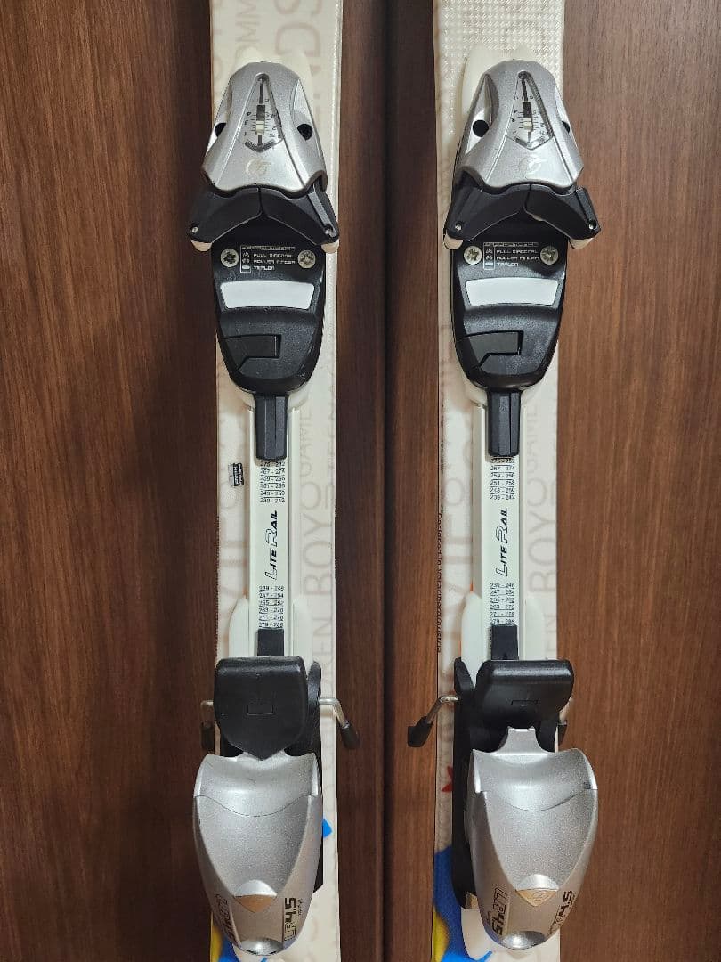 ツインチップ　ヘッド　127cm　Head　スキー板　子供スキー板