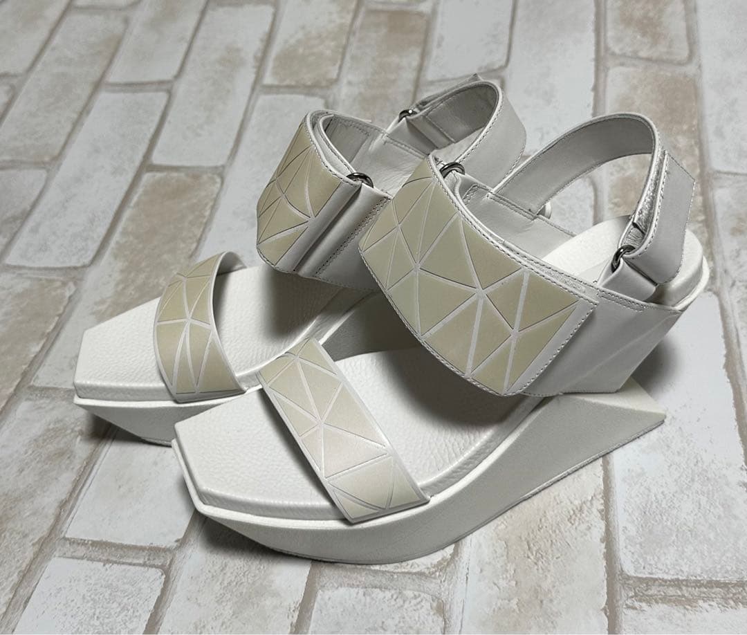 【新品】ユナイテッドヌード ヒールサンダル