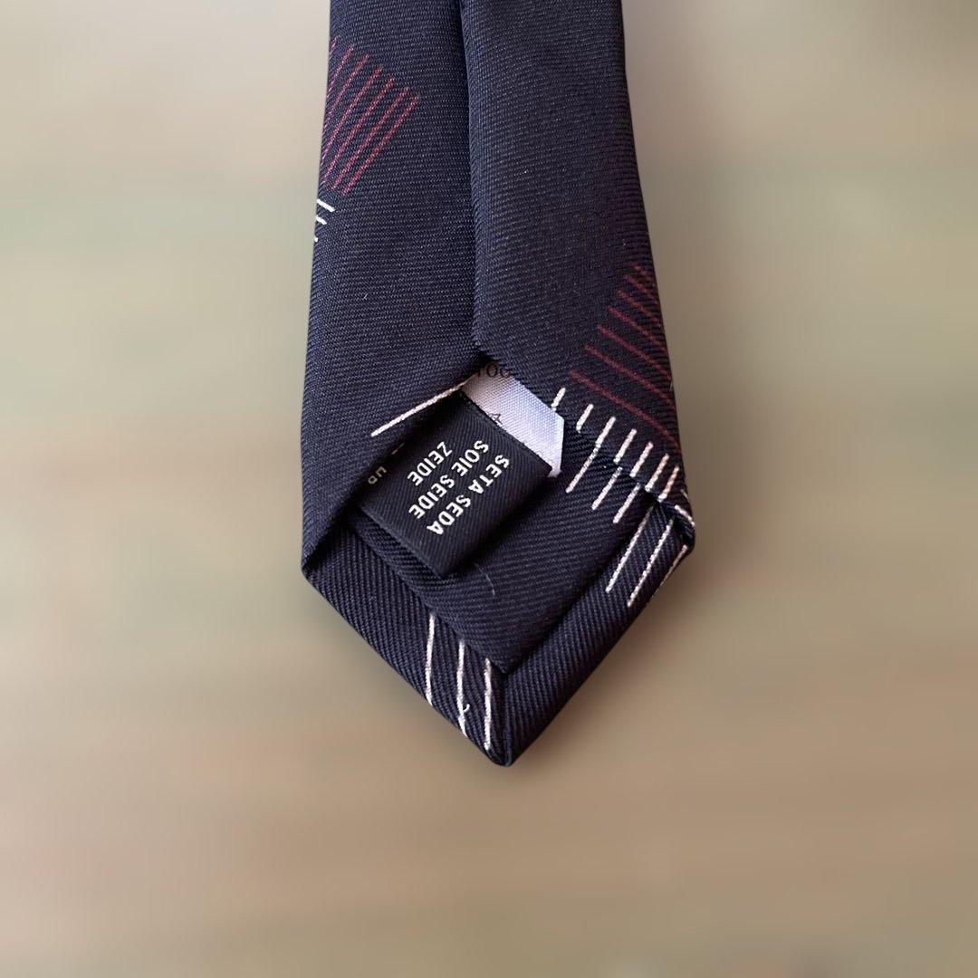 Holiday & Brown ダークグレー幾何学模様ネクタイ