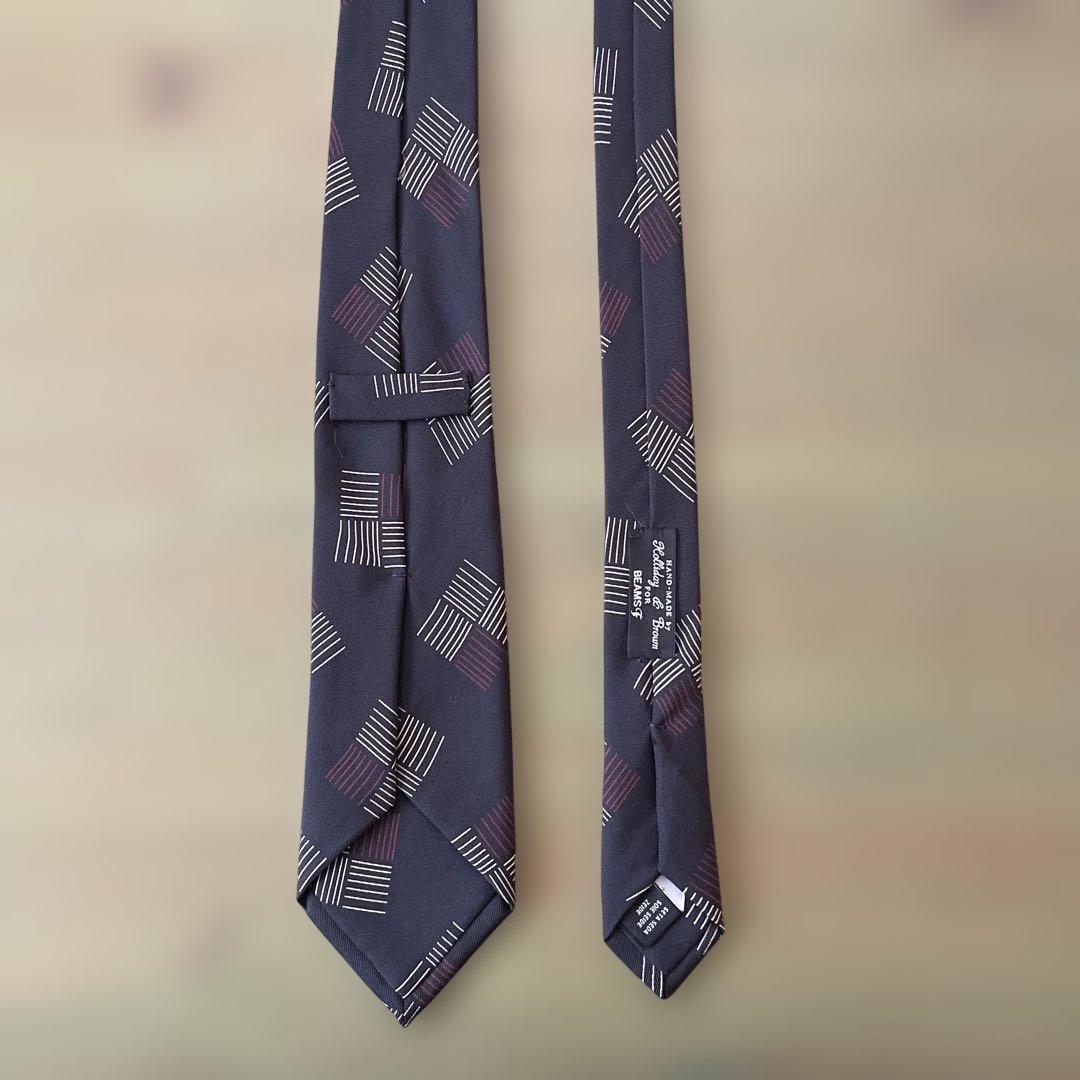 Holiday & Brown ダークグレー幾何学模様ネクタイ