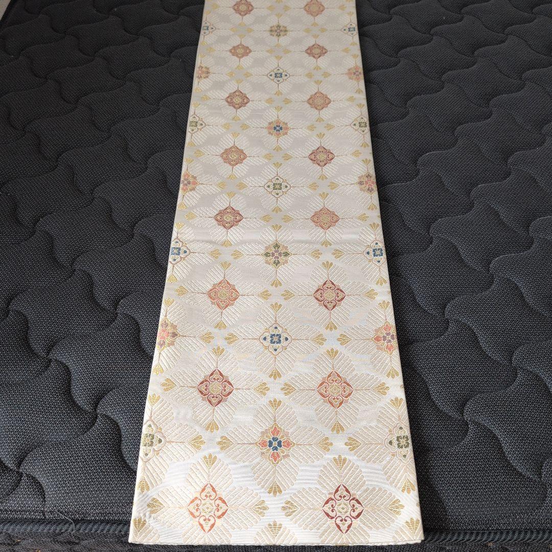 美しい花柄刺繍 袋帯　白地