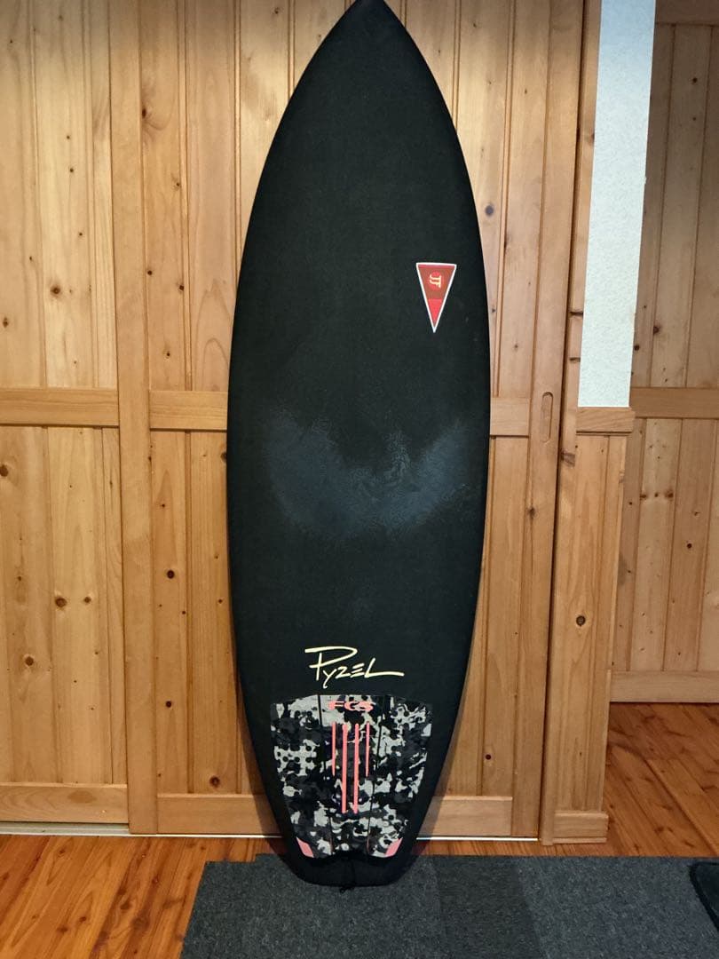 Pyzel グレムリン5'6 ショートボード 黒