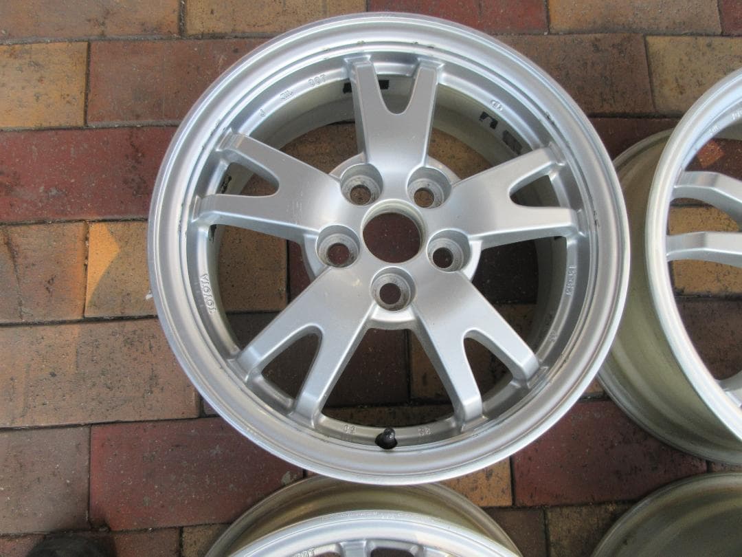 送料込み！冬タイヤ用にも！ 30プリウス純正 15インチホイール 良品4本組