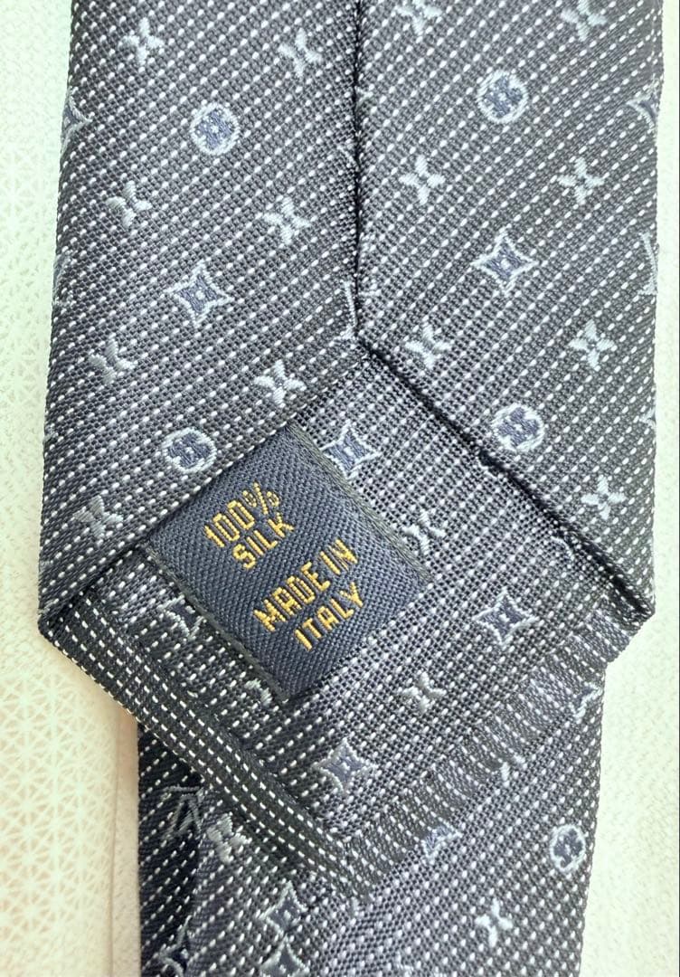 ルイヴィトン　ネクタイ　ダークグレー　モノグラム