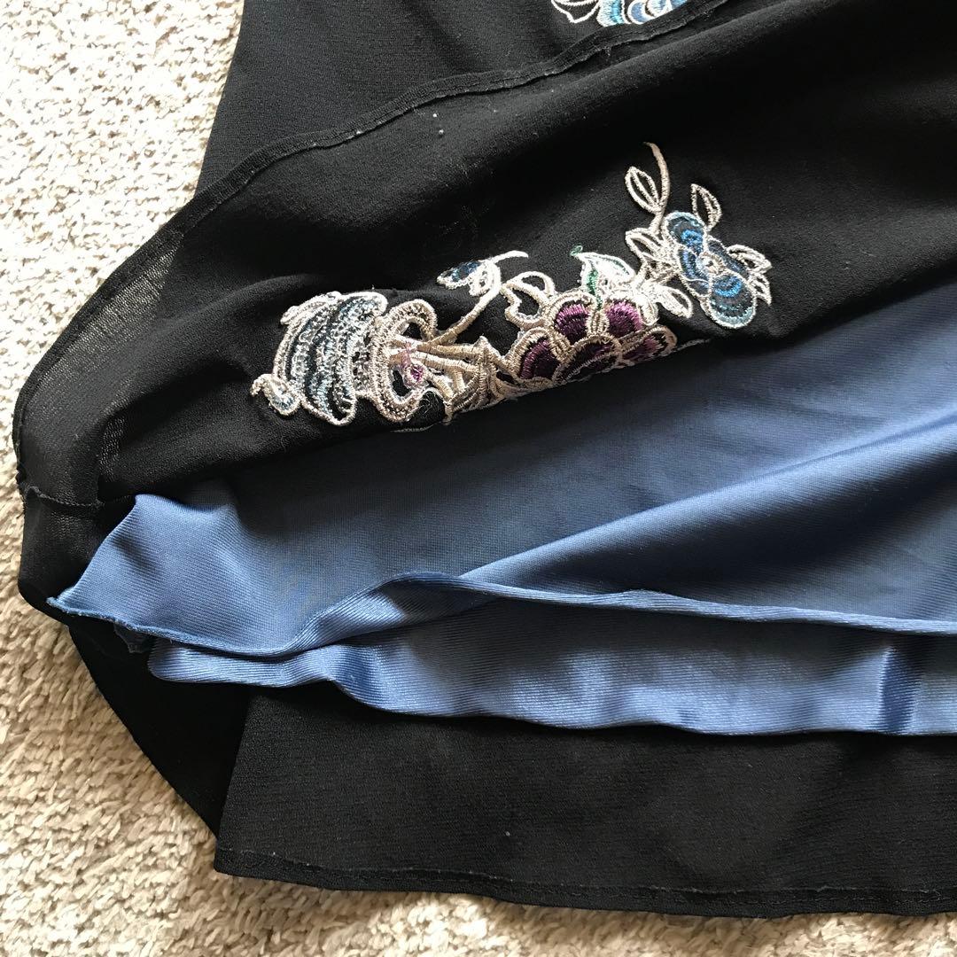 ビビアンタム　膝丈スカート　刺繍　黒　裏地付き