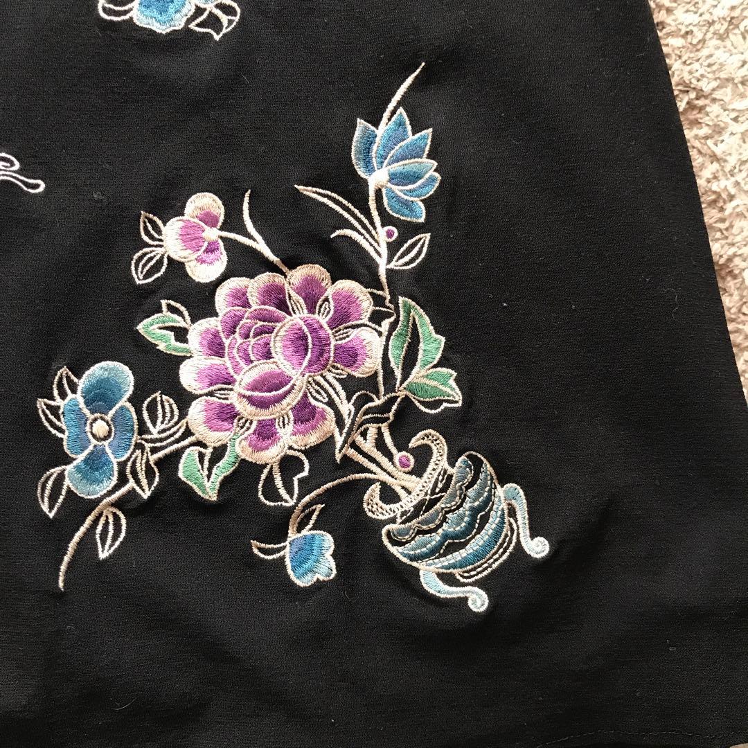 ビビアンタム　膝丈スカート　刺繍　黒　裏地付き