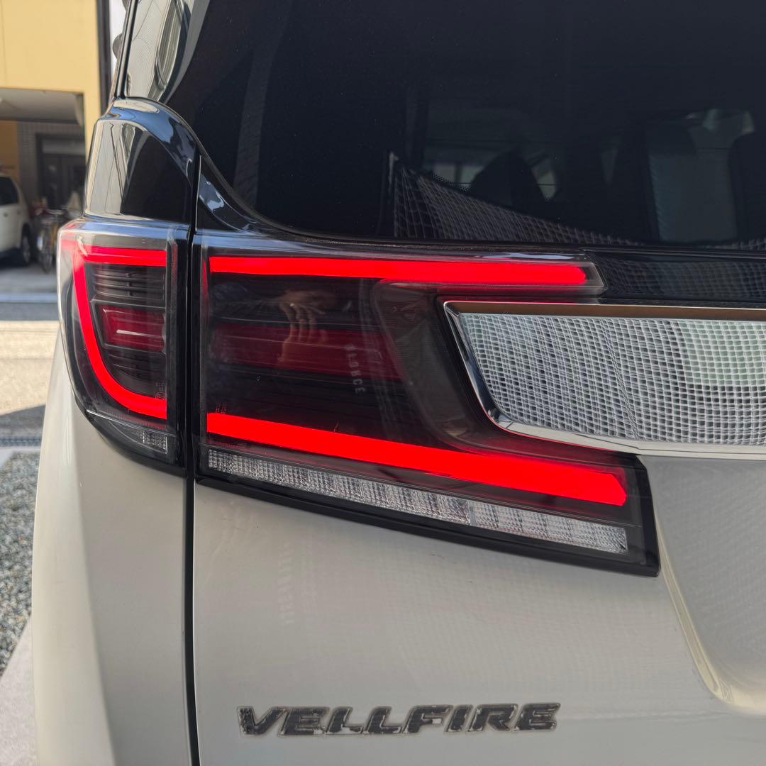 ３０系前期用ヴェルファイア　クリスタルアイ　テールランプ