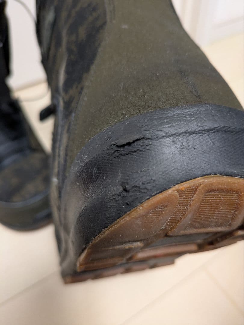 スノーボードブーツ　サロモン