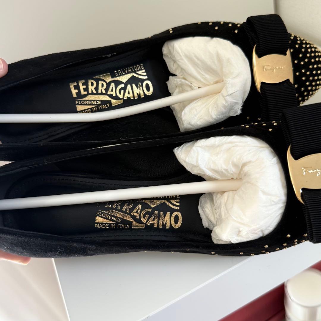 Ferragamo VARA スタッズ パンプス 22.5cm