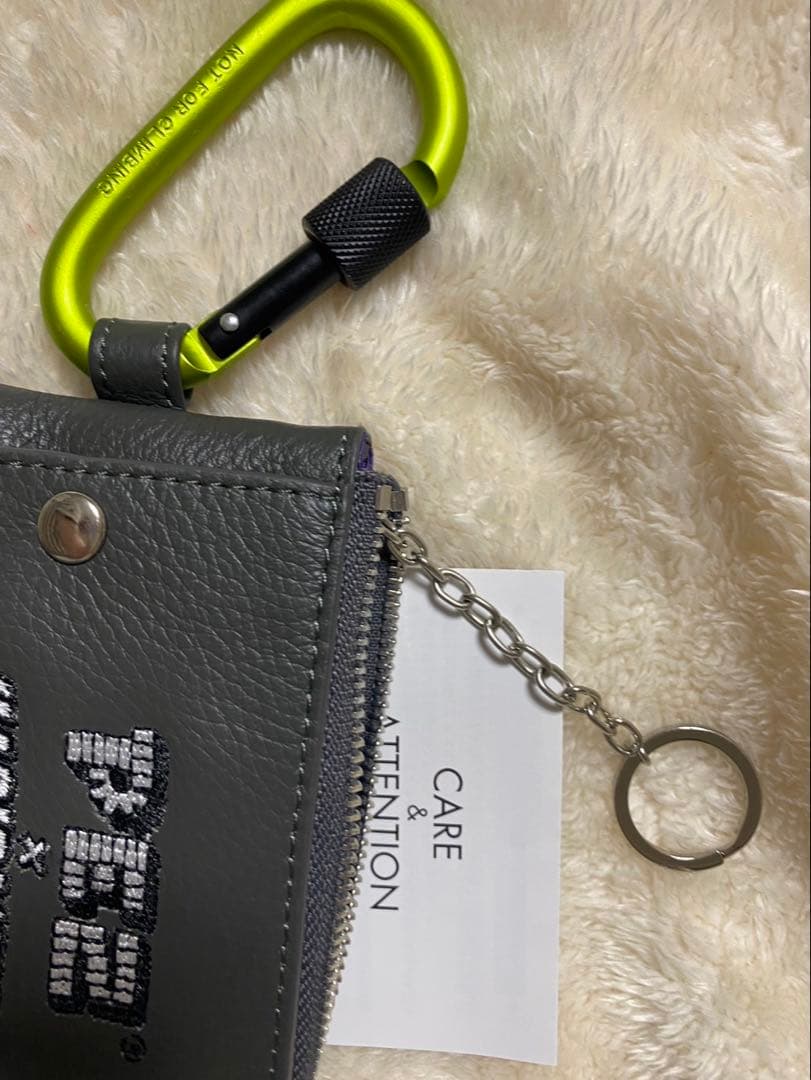 新品未使用★PEZ ear papillonnerパスキーケースグレーカラビナ付