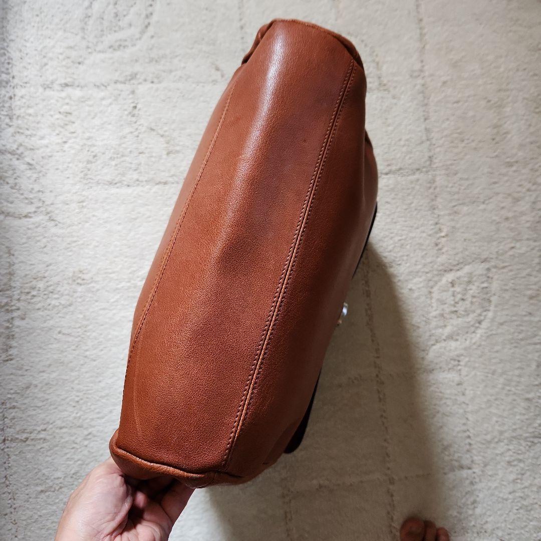 ジョルジオ・アルマーニバック、ボストンバック