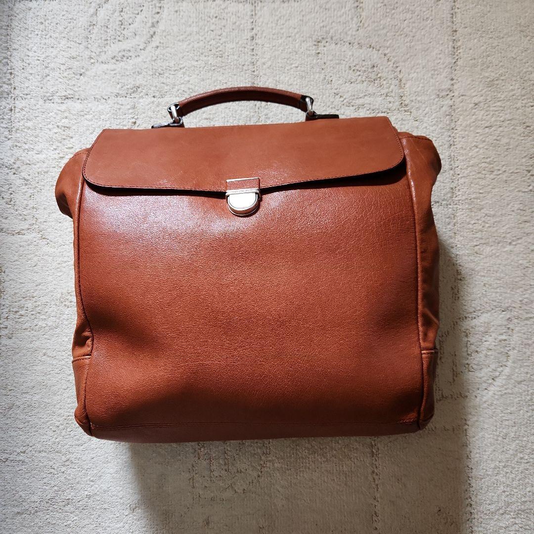 ジョルジオ・アルマーニバック、ボストンバック