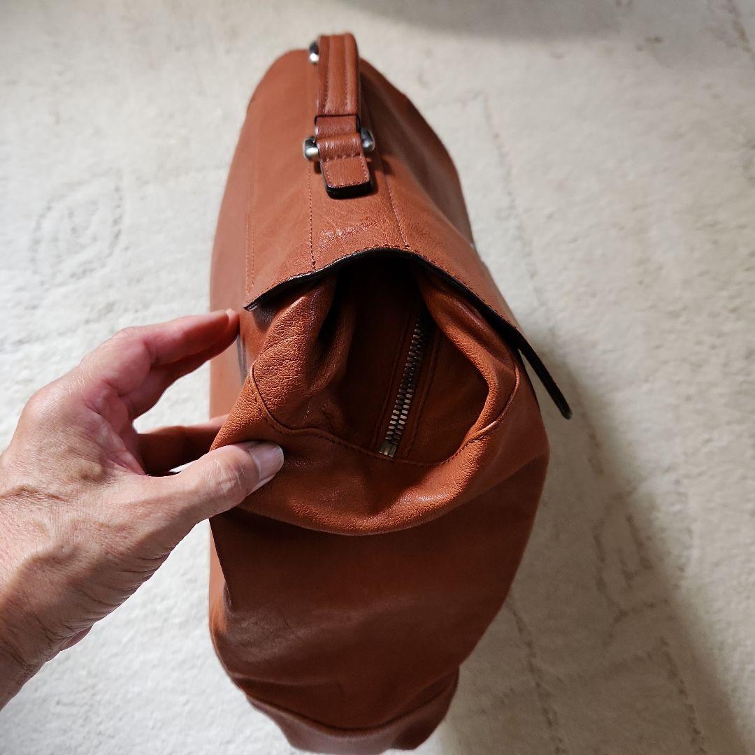 ジョルジオ・アルマーニバック、ボストンバック