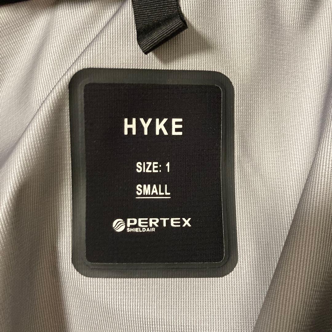 黒のオーバーサイズジャケット（ナイロン）