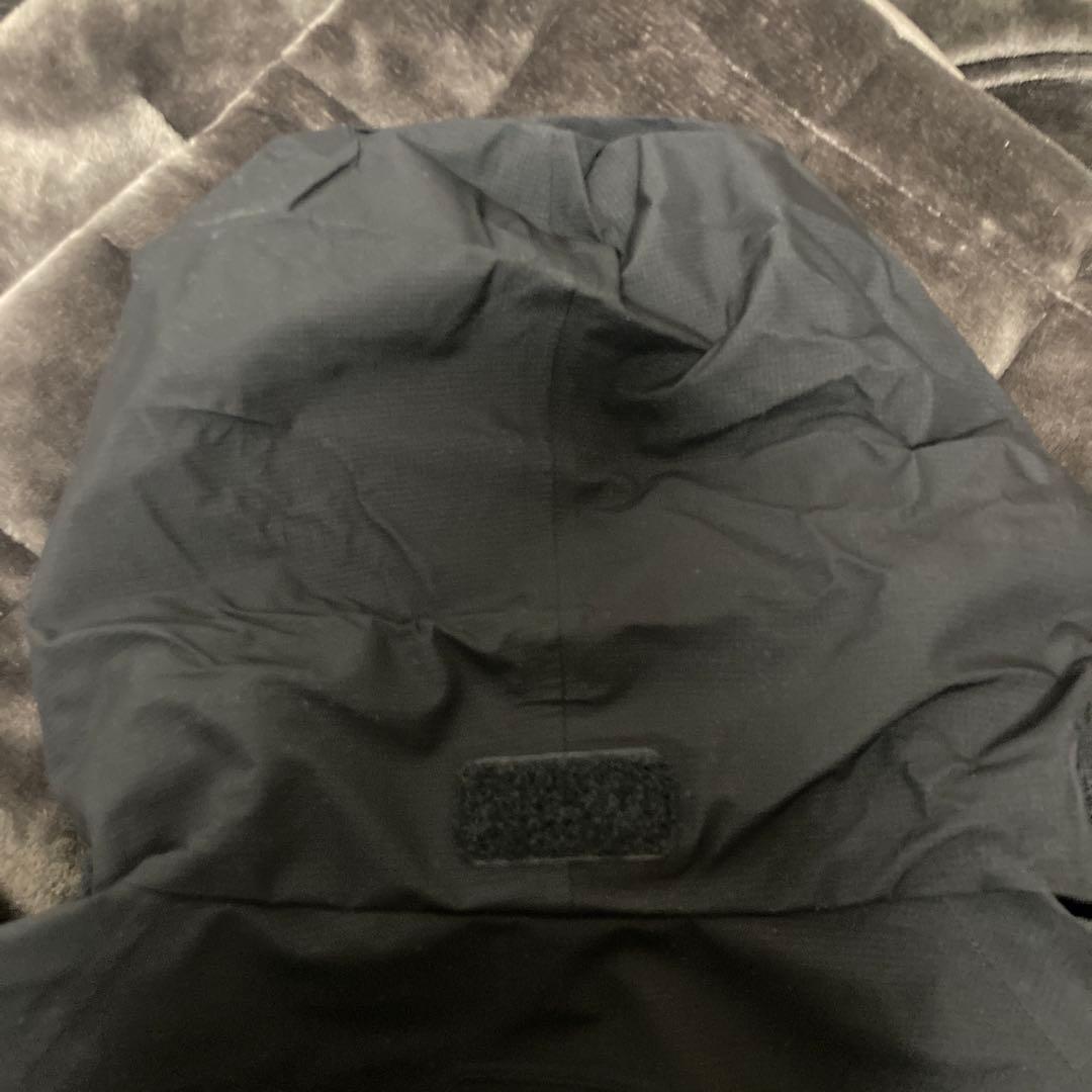 黒のオーバーサイズジャケット（ナイロン）