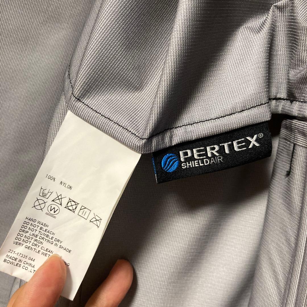 黒のオーバーサイズジャケット（ナイロン）