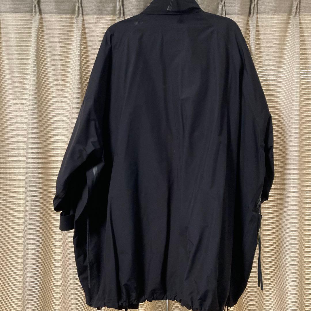 黒のオーバーサイズジャケット（ナイロン）