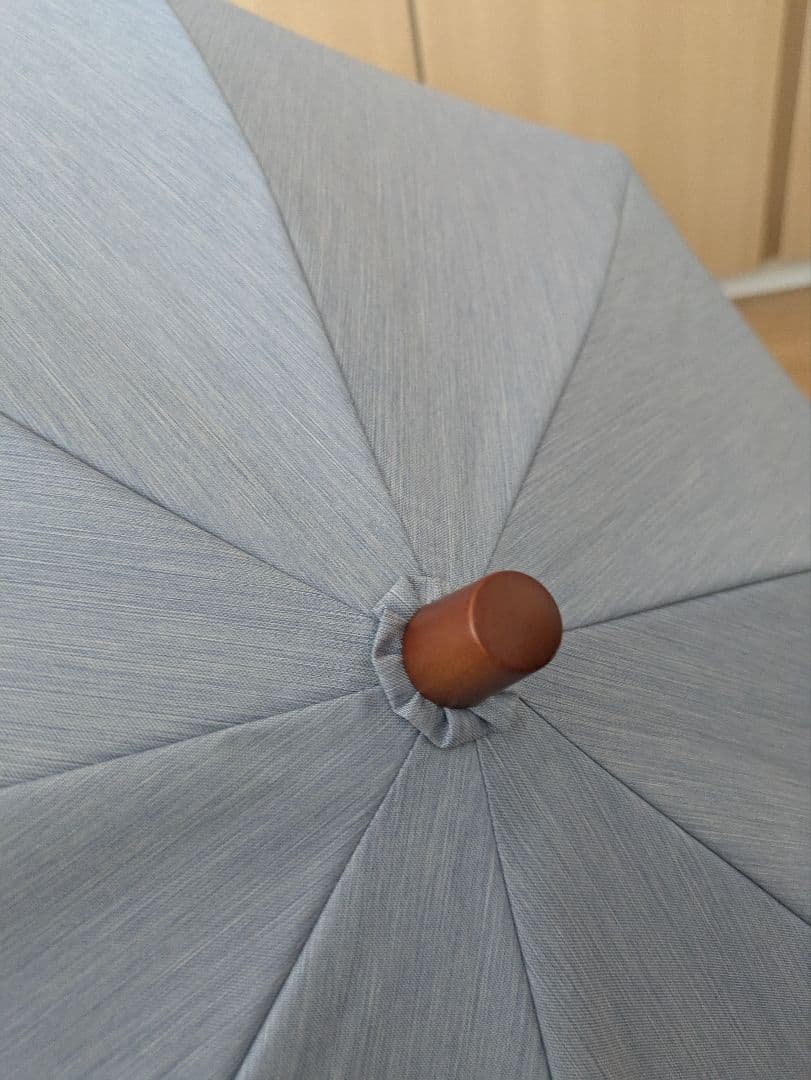 サンバリア100　折りたたみ日傘 ２段折 フリル　フロスト　ブルー　木曲がり手元