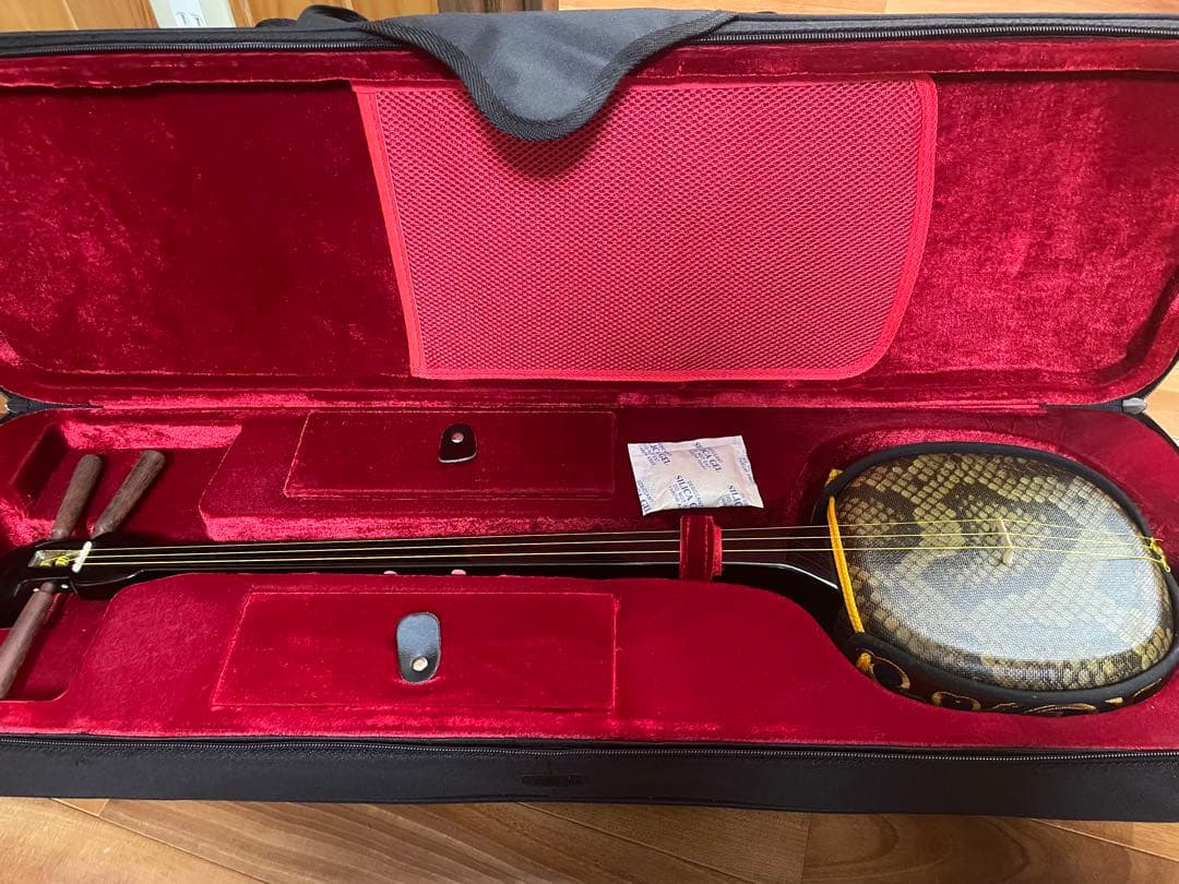 ほぼ新品同様！奄美三味線。早いものがち