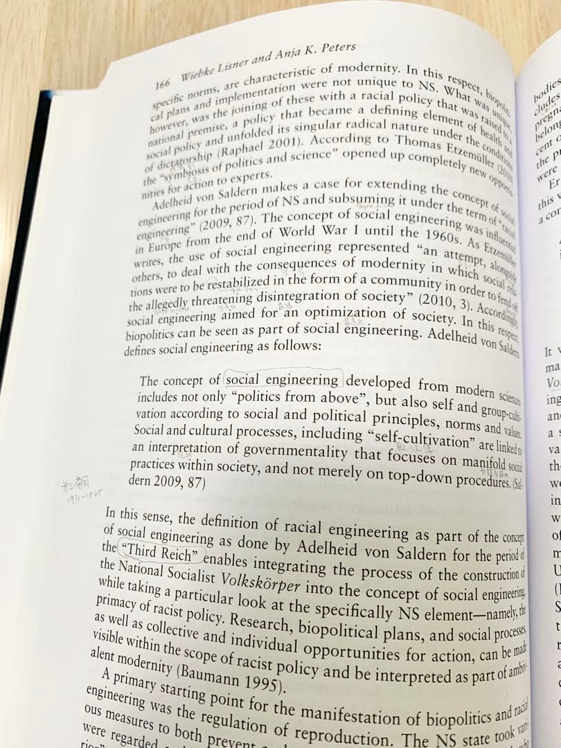 洋書 Nurses and Midwives in Nazi Germany