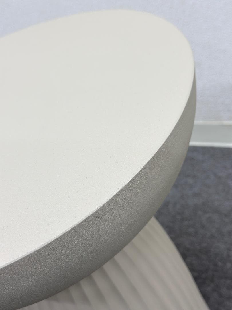 ボーコンセプト■Expose　サイドテーブル　シンプル　モダン　ウォームグレー