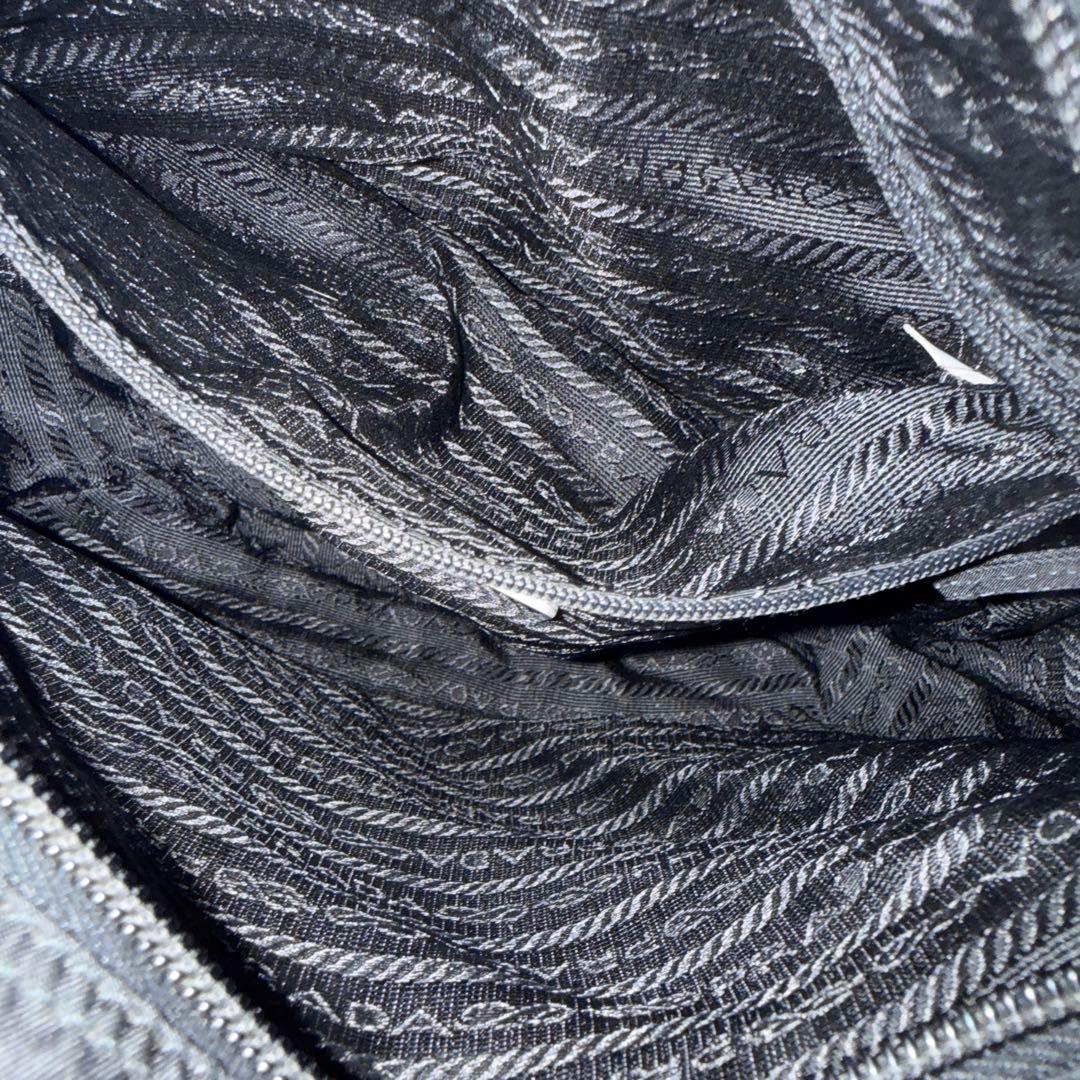 【内側破れあり】ショルダーバッグ　PRADA ナイロン