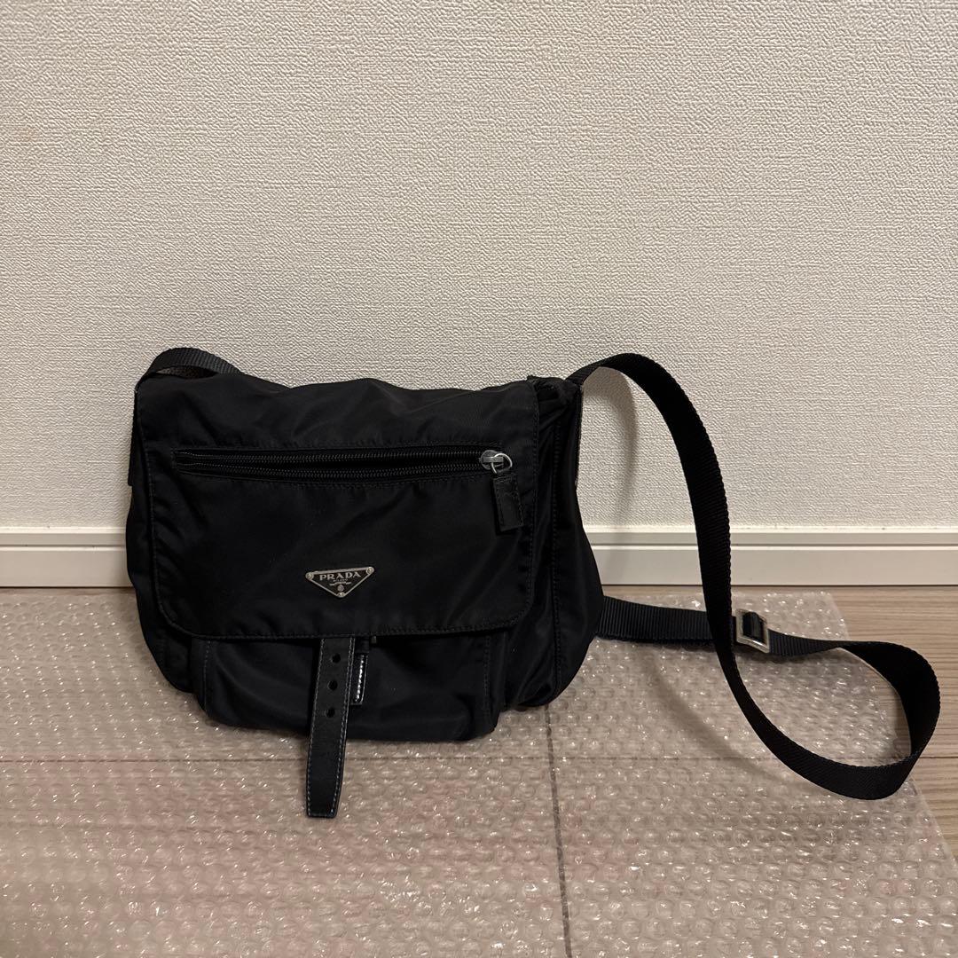 【内側破れあり】ショルダーバッグ　PRADA ナイロン