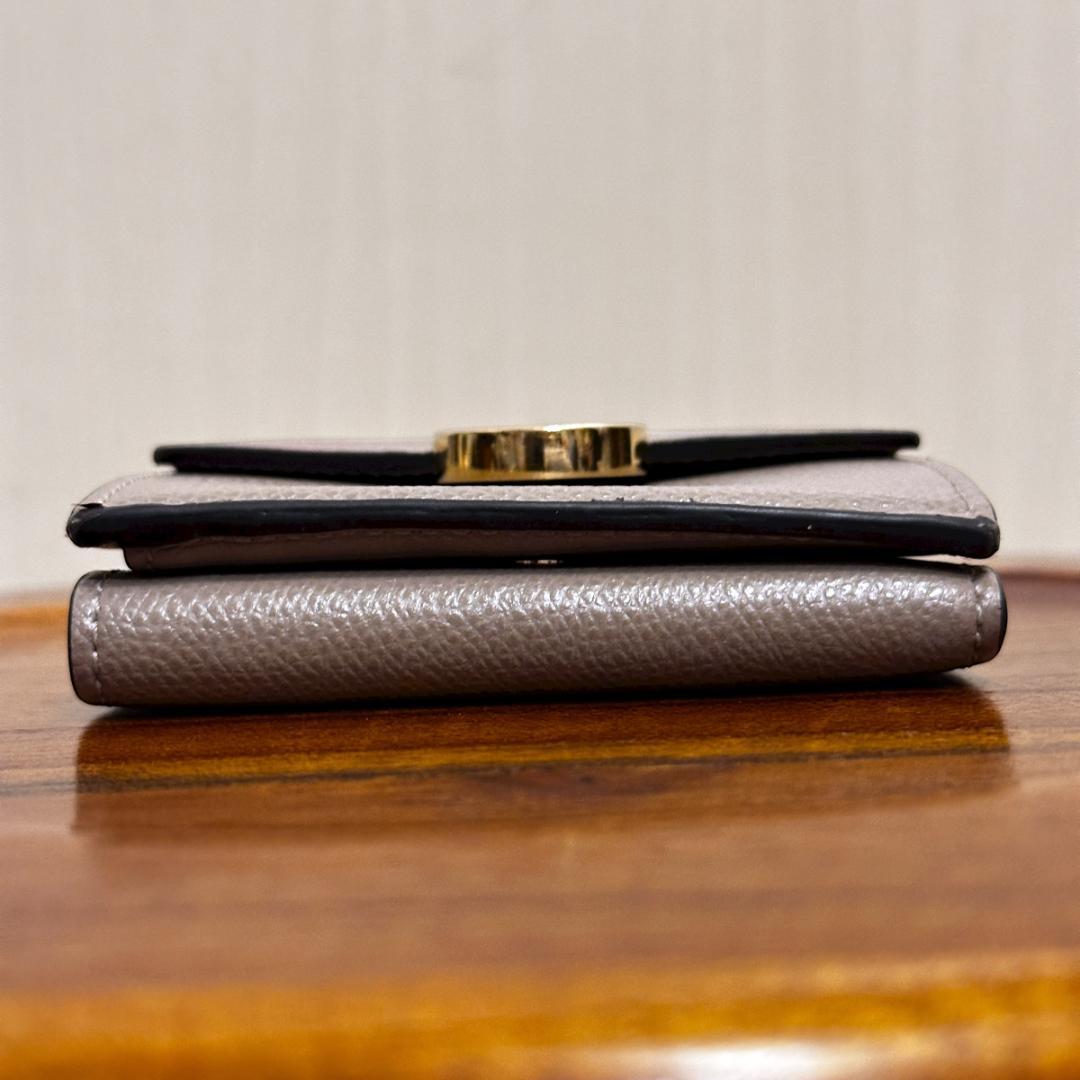 FENDY　F IS FENDI 三つ折り財布　ベージュ　HR0351