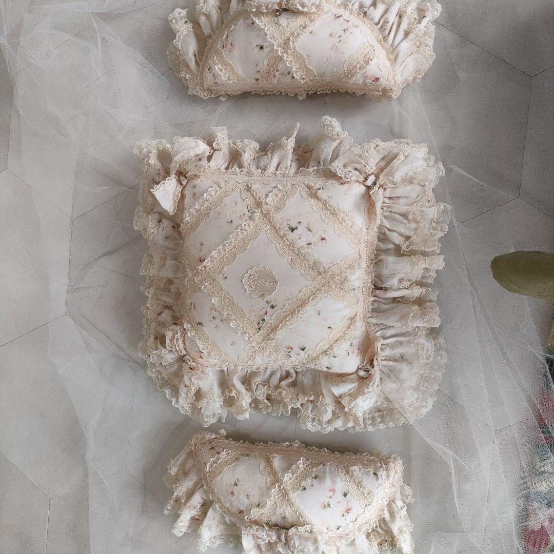 アキアカネ　花柄クッション　アンティーク