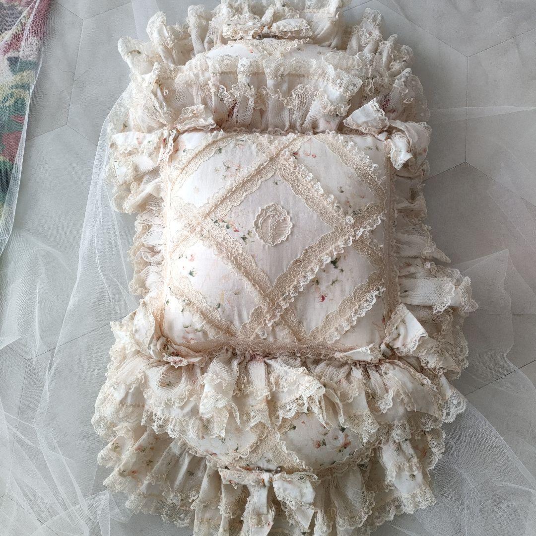 アキアカネ　花柄クッション　アンティーク