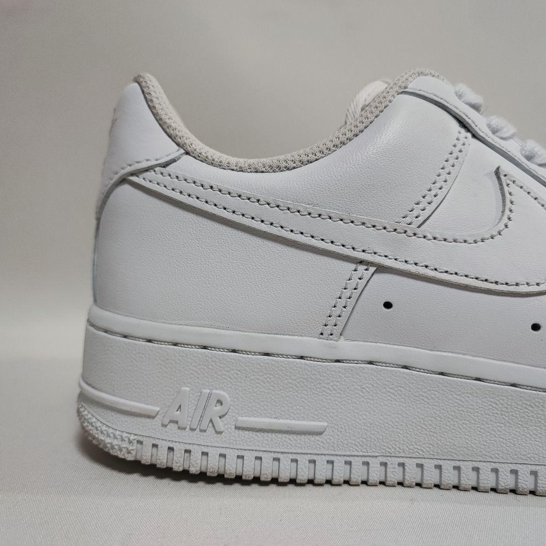 靴 NIKE WMNS AIR FORCE 1 07 25.5