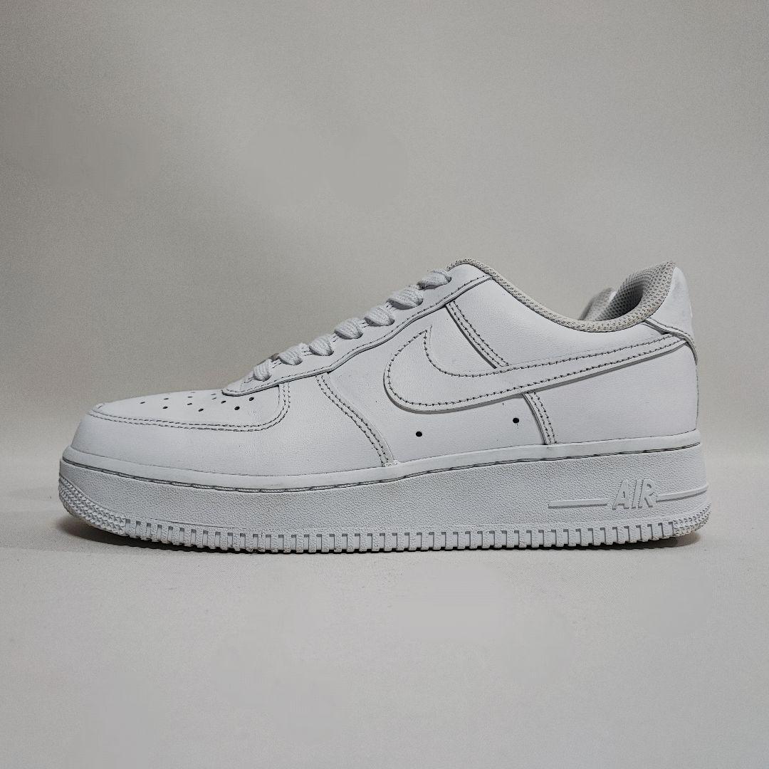 靴 NIKE WMNS AIR FORCE 1 07 25.5
