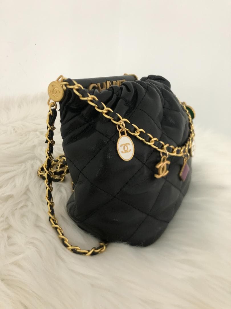 ノベルディー　ショルダーバッグ　多色ロゴ　女性　バッグ