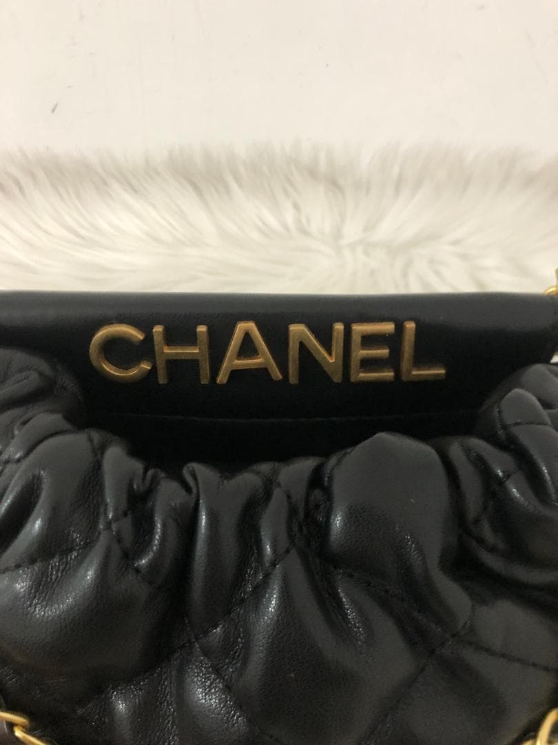 ノベルディー　ショルダーバッグ　多色ロゴ　女性　バッグ