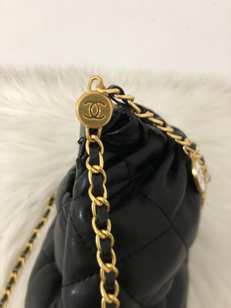 ノベルディー　ショルダーバッグ　多色ロゴ　女性　バッグ