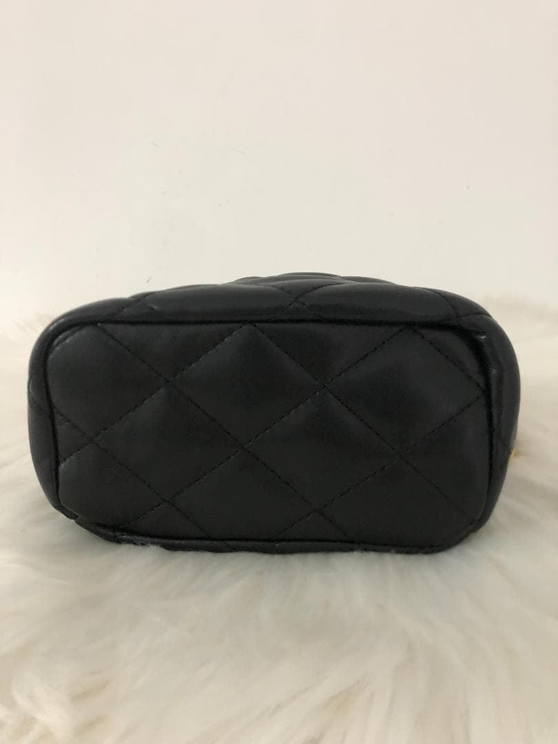 ノベルディー　ショルダーバッグ　多色ロゴ　女性　バッグ