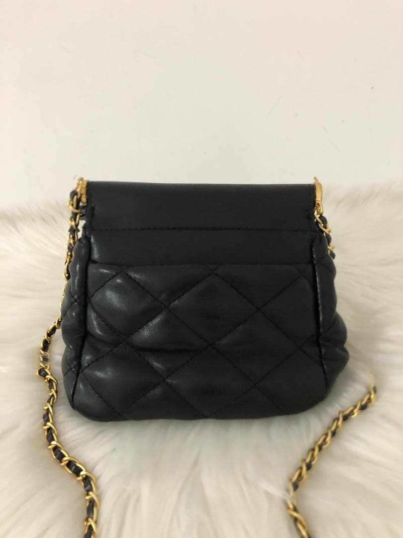 ノベルディー　ショルダーバッグ　多色ロゴ　女性　バッグ