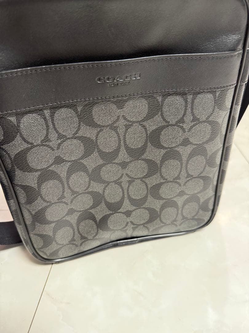 COACH グレー ロゴパターン バッグ