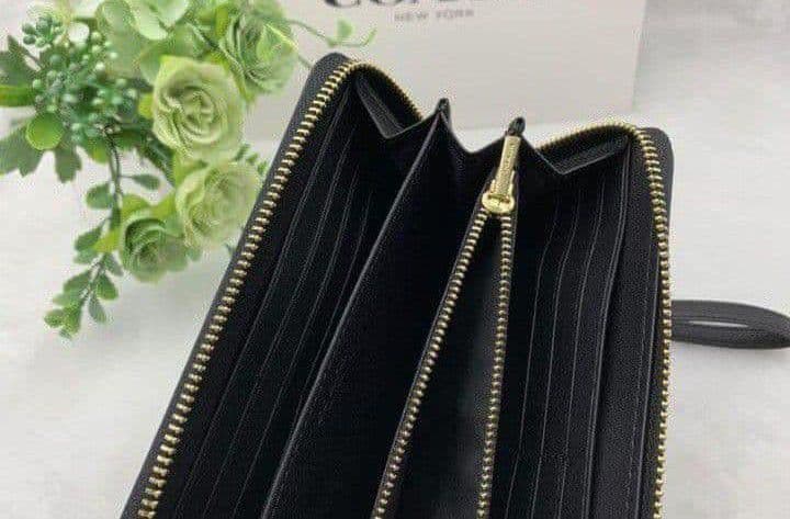 新品未使用コーチ長財布ブラックロングジップストラップ付きレディースメンズ送料無料