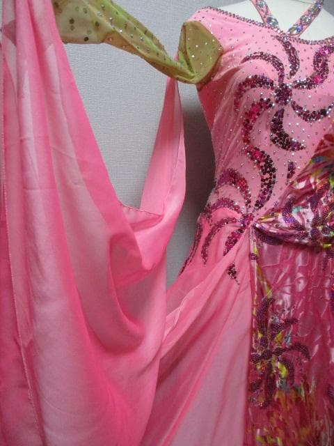 社交ダンス　ROBINHOODロビンフッド　ピンクキラキラドレス