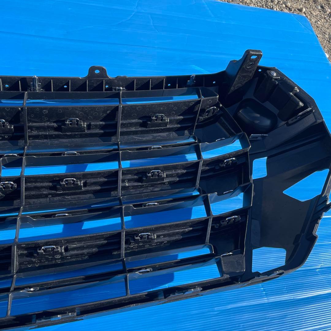 ランドクルーザー200系 グリル