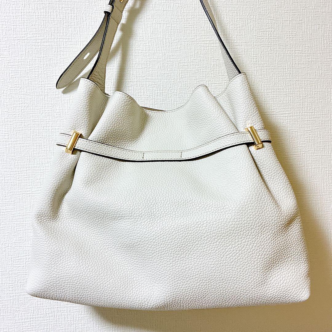 未使用級✨フルラ　アウラ　ショルダーバッグ　ワンショルダー　現行　レザー