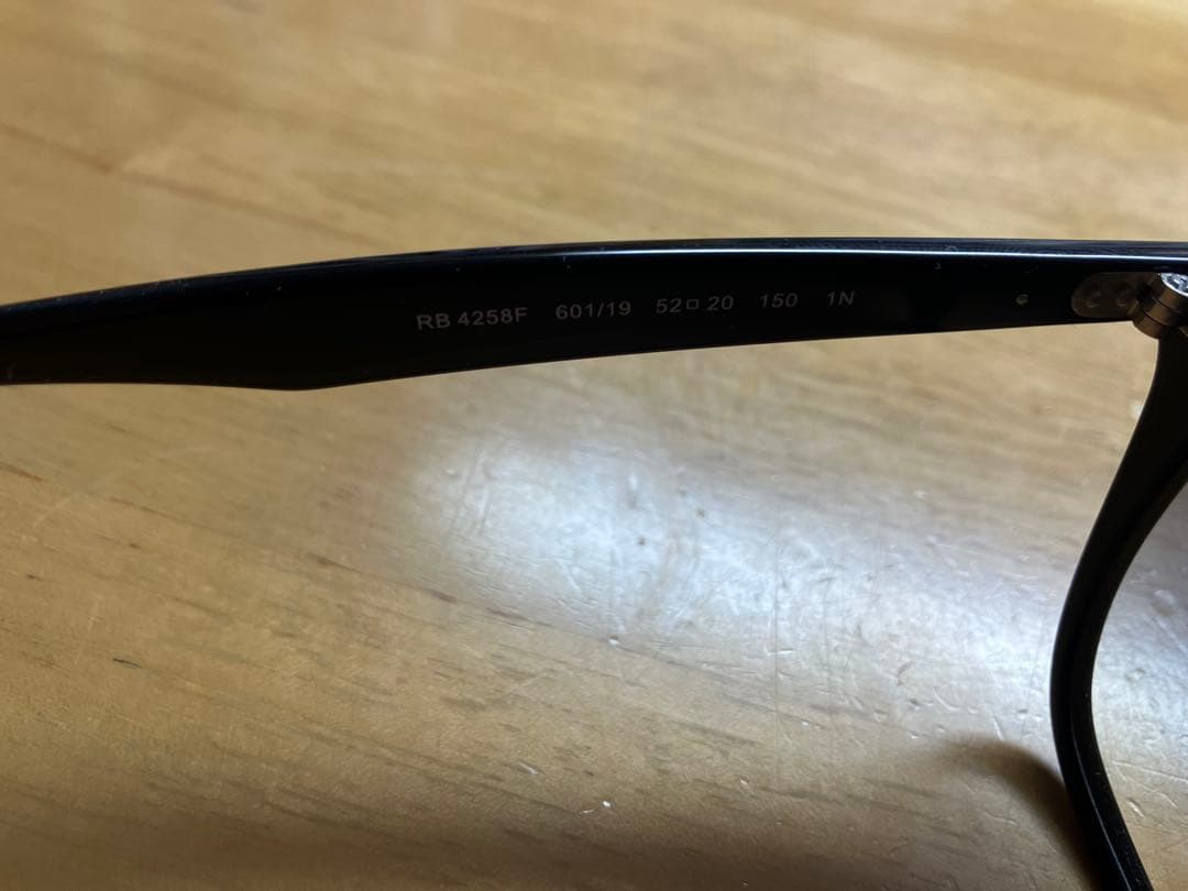 Ray-Ban RB4258F ブラック サングラス