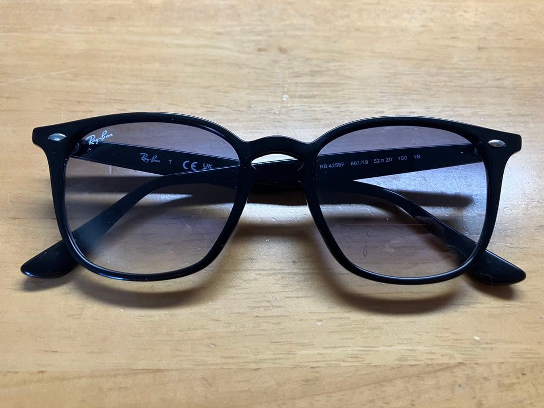 Ray-Ban RB4258F ブラック サングラス