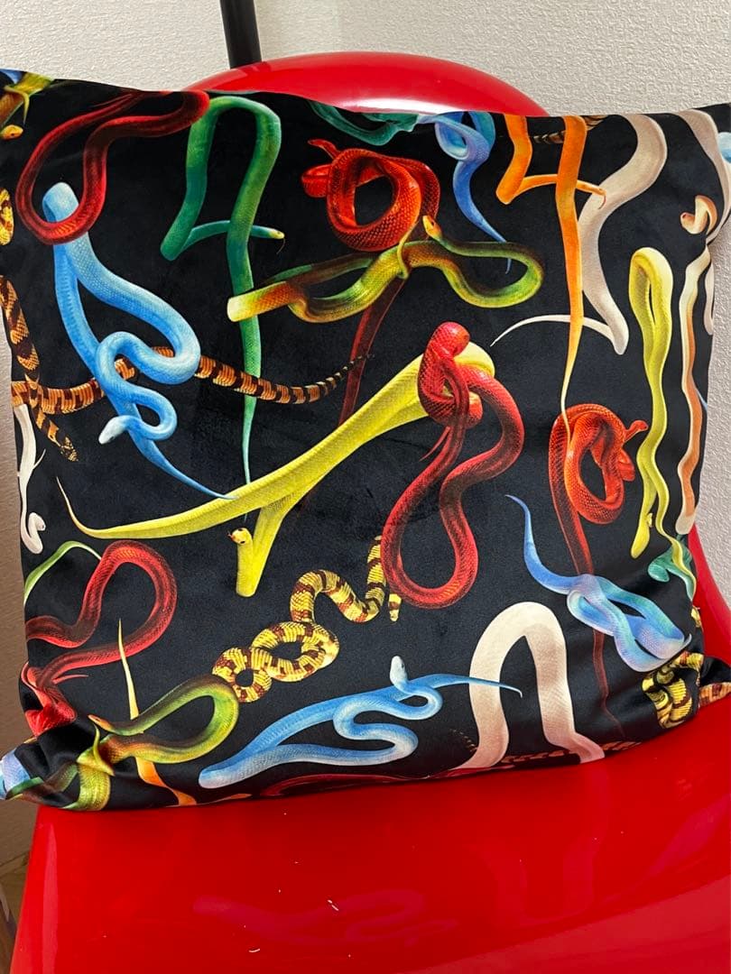 TOILETPAPER カラフルスネーククッション