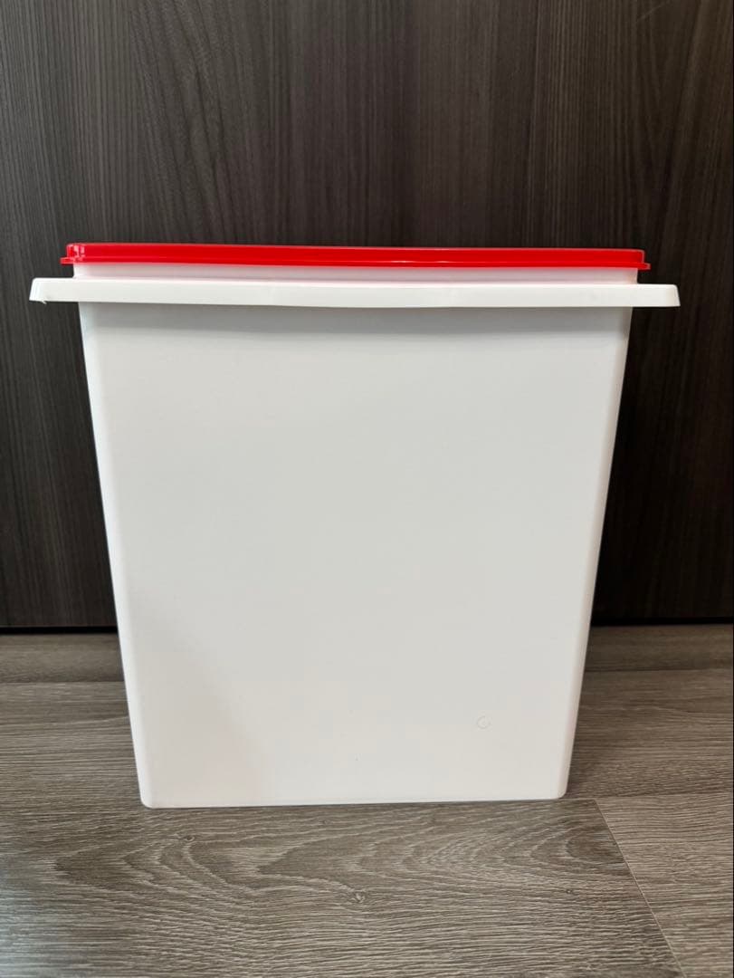 【新品未使用傷あり】タッパーウェア　10キロ　ライスキーパー