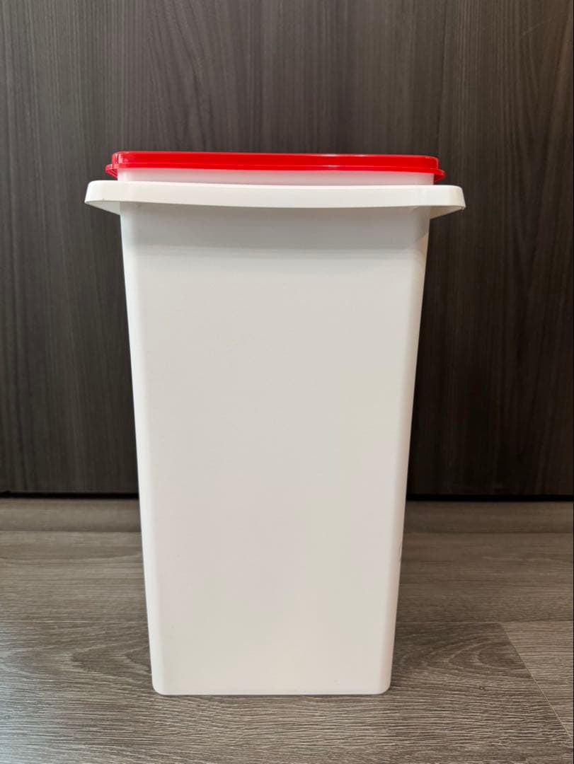 【新品未使用傷あり】タッパーウェア　10キロ　ライスキーパー