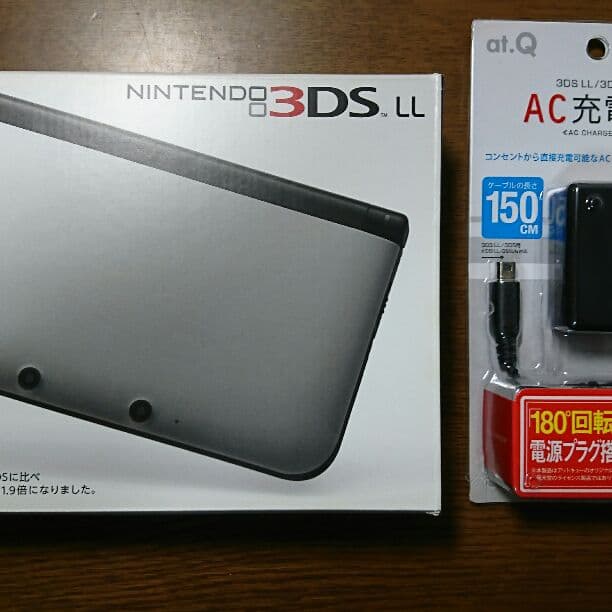 3DS LL 本体と充電器